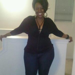 Meet your Posher, Deshundra